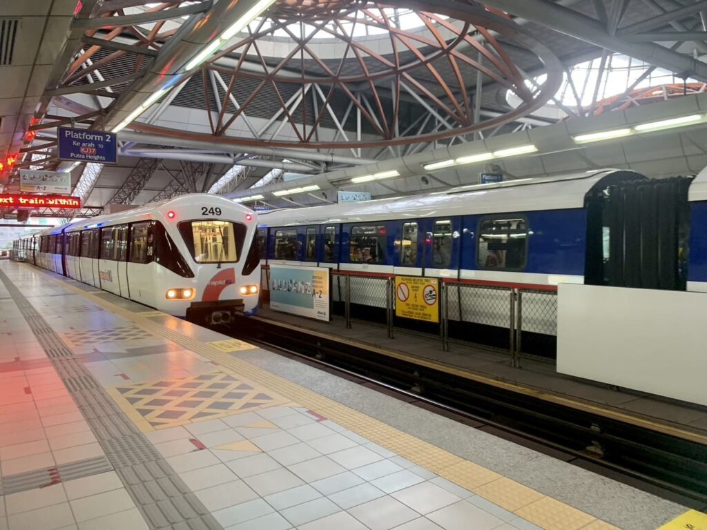 マレーシア　電車　LRT