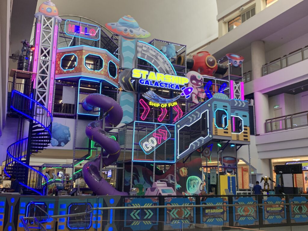 1ウタマ　子どもの遊び場　マレーシア