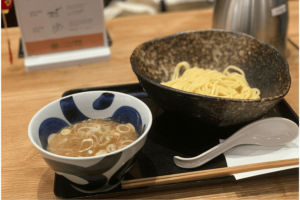 マレーシア　ラーメン　三ツ矢堂製麺